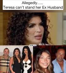 Dolores looked too chummy with Caroline ! Watch out Teresa , don't trust  her ! And why were any of the manzos at bravo con?