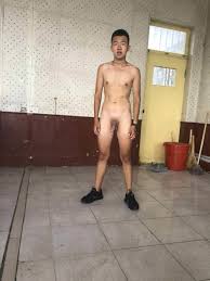 直男贱狗教室全裸暴露- Amateur Photos - SSM - 鹹豆漿