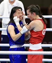 東京オリンピック （五輪）第12日の3日、ボクシング女子フェザー級決勝が行われ、 入江聖奈 （20）が フィリピン のネストイ・ペテシオ（29）を破って金メダルを獲得した。 Dc1dvp3pbxiqym