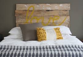 Its a mini size headboard and thus would be so much easy, time and money saving for you to build on your own. Pallet Headboard Diy Scraphacker