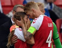 The uefa european championship brings europe's top national teams together; Danimarca Eriksen Collassa In Campo Ora E Sveglio Condizioni Ok Foto Video