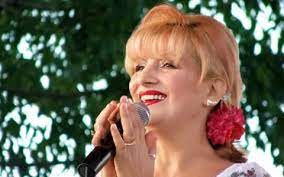 Cu toate acestea, marile voci din romania sunt in continuare iubite si admirate la fiecare aparitie datorita faptului ca sunt inca foarte frumoase si parca pentru ele timpul a. Cine OrganizeazÄ Parastasul De 4 Ani Pentru Ileana Ciuculete Orice AÈ Face Pentru Ea Nu O Pot Invia Galerie Foto Stiri Vedete Si Evenimente Viva Ro