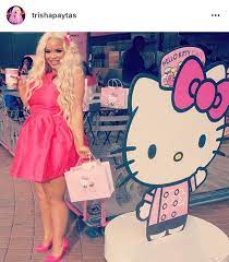 Queen Of Youtube Trisha Paytas Hello Kitty Kawaii Kitty Cafe Hello Kitty Cover Pics