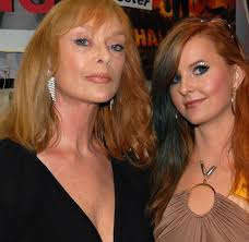 More holiday festivities! I had a great time hanging out with Aaron, Sally,  Stacey, Mitch, Les and Carmen, and meeting some new friends. Sally Steele  rocks Las Vegas with her VEGAS ROCKS