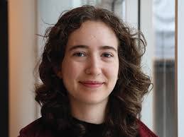 Carolyn Nicol's Instagram, Twitter & Facebook