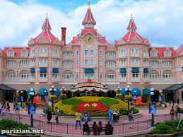 Vede din satelit.globul se roteste datorita luminii ambientale si campului magnetic. Disneyland Story Angajat In Å£ara Povestilor Parizian Net