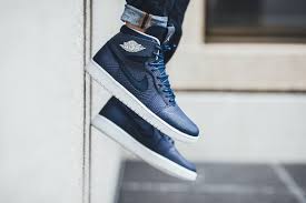 Air Jordan 1 High Nouveau Gets A Scaly Blue Snakeskin Makeover Air Jordans Mens Athletic Fashion Beautiful Sneakers