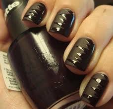 Es ist feierlich und elegant. Nageldesign Matt Silvester Matt Glanzendes Design Nagel Gel Lack Schwarz Foto