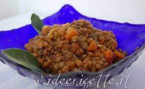 Nel frattempo pulire la carota, il sedano e la cipolla e tagliare le verdure a cubetti. Ricetta Lenticchie In Umido Biologiche Di Capodanno Ideericette
