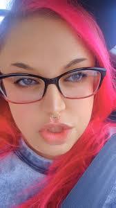 Sara Ralston's Instagram, Twitter & Facebook