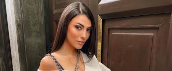 In molti già se la immaginavano come una delle fidanzate messe alla prova sull'isola insieme al suo fidanzato andrea iannone, ma il ruolo di giulia de lellis a temptation island sarà ben diverso. Temptation Island Giulia Salemi E Pierpaolo Pretelli Al Reality 361magazine