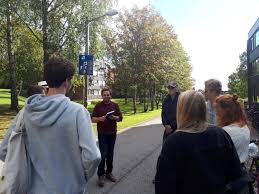 150 er fra andre land enn norge. A Walk Through Time Historisk Vandring I As Tuntreet