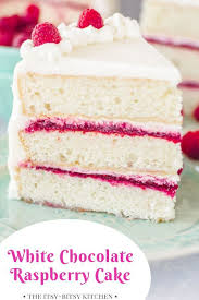 White Chocolate Raspberry Cake Recette En 2020 Gateau Chocolat Recette Gateau Facile Gateau A La Framboise