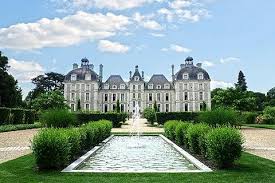 beautiful chateau de cheverny also in loire valley of france french castles chateau france castles to visit