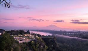 To help you think beyond the tiki bar, we checked in with a gaggle of gorgeous women—plus terri orbuch, ph.d., relationship expert and author of 5 simple steps to take your marriage from good to great—to bring you the 18 best outdoor date ideas of all time. Best Date Night Spots In Bali Romantic Restaurant Guide Coconuts Bali Bali