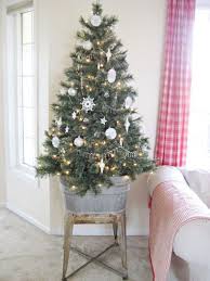 These Chic Holiday Decor Ideas Are Brilliant For Small Spaces Small Christmas Trees Decorated Christmas Apartment Small Space Christmas Tree