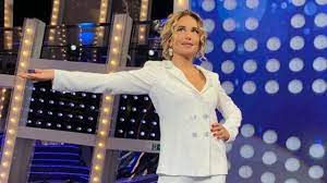 A partire dal 4 aprile, 'domenica live' occuperà nuovamente l'intero pomeriggio domenicale di canale 5. Domenica Live Chiude Per Sempre Barbara D Urso Fuori Il Retroscena