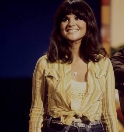 Screaming Happy 80th Birthday to the incomparable Linda Ronstadt! 🎂❤️🙏🏽 🎤 🎶 My mom introduced me to Linda when I was just 13 years old, and I quickly became obsessed with her