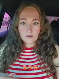 Lizzy (@lizzyarmenta)