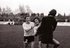 He is an actor, known for voetbal international. Gvav Retro Johan Derksen Wordt Zijn Hele Leven Al Met Facebook