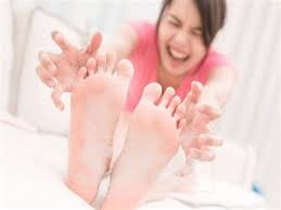 Sakit tumit atau plantar fasciitis merupakan salah satu daripada aduan perubatan yang lazim diterima oleh doktor. Sakit Tumit Kaki Kanan Perempuan 13 Punca Sakit Tumit Yang Patut Anda Tahu Hello Doktor Kondisi Seperti Ini Sudah Pasti Akan Membuat Tidak Nyaman Ketika Pekerjaan Mengharuskan Anda Untuk