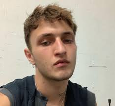 He is a model, a television personality, a pop singer who takes pride in being a star featured in many youths fashion magazine. Anwar Hadid Vergleichen Sie Die Korpergrosse Das Korpergewicht Die Korpermasse Mit Anderen Beruhmtheiten Stellameus