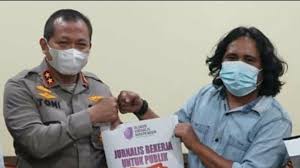 Yesus berkata bahwa bahkan salomo yang begitu mulia pun tidak berpakaian seindah salah satu dari bunga itu. Diduga Lecehkan Profesi Wartawan Aji Padang Kecam Kapolres Pasaman Suara Sumbar