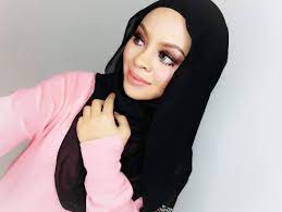 Namun keputusannya itu tidak pernah mengejutkan suaminya shuib. Siti Sarah Bertudung Ini Kenyataan Shuib Iluminasi