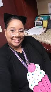 Comment below where you went to school! 👇🏼 #MondayMingle