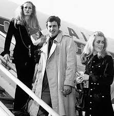 Découvrez sa biographie, le détail de ses 64 ans de carrière et toute son actualité. Pin By David Lebovitz On Dress For Travel Catherine Deneuve Ursula Andress Ursula