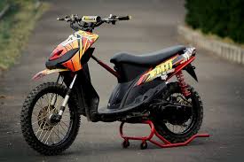 Bahkan bila motor sudah memiliki settingan mesin yang bagus dan juga gaya modifikasi yang menarik, motor tersebut dapat mengikuti dua ajang kompetisi sekaligus, misalnya seperti ajang balapan serta ajang modifikasi motor. Galery Foto Modifikasi Motor Matic Trail Viwimoto Com