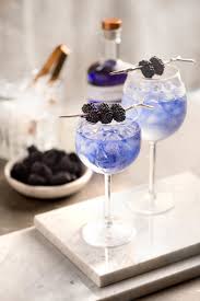 One Month To Go Til Christmas Looking For Some Gift Ideas Just Like Some Classic Copa Glasses A Bottle Of Fancy Drinks Pretty Drinks Alcohol Drink Recipes