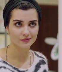 احدث صور للنجمة التركية توبا بويوكوستين الشهيرة بلميس تتجول هي وبناتها In 2020 Tuba Tuba Buyukustun Girls World