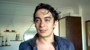 Basının önünde bunlar söz verildi ve yapılmadı diye açık açık her şeyi anlatmaktan gocunmaz. Her Seyi Neden Bildigini Bilmeyen Adam Youtube