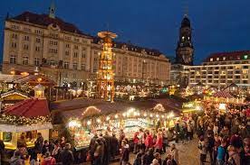 14mのクリスマスピラミッドが来日 日比谷でクリスマスマーケット開催 retrip クリスマスマーケット 横浜 赤レンガ倉庫 クリスマスピラミッド