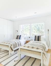 Posee patas cónicas con un cajón. Decoracion Facil Las Claves Del Estilo Mid Century Moderno