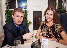 Соглашение между сторонами было рассчитано до лета будущего года, но стороны решили досрочно прекратить сотрудничество. Sergej Rebrov Vtajne Zhenilsya Vo Vtoroj Raz Smi Korrespondent Net