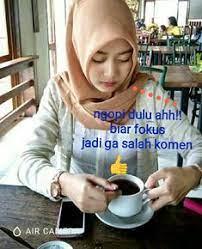 Menikmati secangkir kopi panas dengan sensasi hitam pekat, spesial mix, atau susu crimy memang menjadi kegemaran yang tidak bisa dilewatkan oleh para pecinta dan penikmat kopi. Gambar Lucu Gokil Ngopi