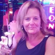 Laura Cron's Instagram, Twitter & Facebook