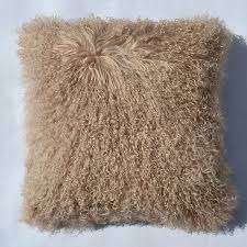 Untuk bulunya juga berbeda, domba ekor tebal memiliki bulu lurus cenderung berwarna putih,dan sebaliknya domba ekor tipis memiliki. Bantal Dekorasi Rumah Bulu Asli Bantal Sofa Bulu Domba Mongolia Buy Mongolia Domba Bulu Bantal Sofa Bantal Bulu Bantal Product On Alibaba Com