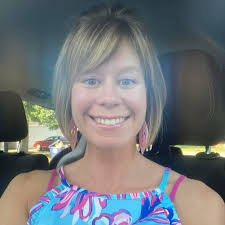 Get your loved one a sweet treat for Valentine's Day. -Chocolate covered  strawberries -Chocolate covered Oreos -Chocolate covered Rice Krispies  Message me to place an order.♥️💗💜