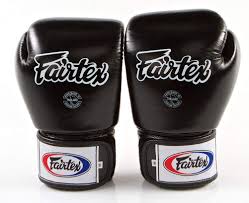 We have listed an extensive range of training, sparring and fighting glove for men, women and beginners reviewed according to are you in a hurry? Best Muay Thai Gloves Expert S Top 5 Picks For Beginners 2021