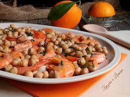 L'insalata di ceci è un piatto perfetto per le giornate calde, un modo per mangiare i legumi anche in estate con una ricetta fresca e gustosa, ottima sciacquate i ceci precotti sotto acqua corrente e fateli scolare per eliminare bene l'acqua.(1) metteteli poi in una ciotola. Insalata Di Gamberi E Ceci Zenzero E Limone