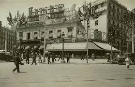El Cafe Zurich En La Plaza De Cataluna De Barcelona Con Publicidad De Anisdelmono En El To Plaza De Cataluna Barcelona Fotos De Barcelona Barcelona Espana