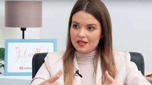 Sokan azt hiszi, hogy minden tökéletes kárpáti rebeka életében, pedig az egykori szépségkirálynő igencsak megdolgozott azért, hogy ott tartson, ahol most van. Karpati Rebeka Nehezen Dolgozza Fel Az Anyai Szeretet Hianyat 24 Hu