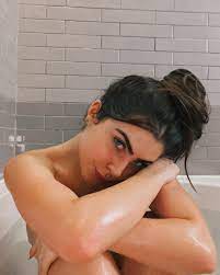 Jade Picon posa nua em banheira: 'Muito bela'