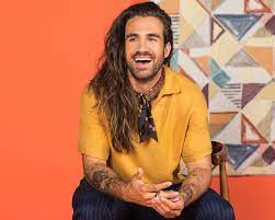 It is broadcast on v, following a decade during which it was broadcast on tva.the host of the show is comedian jay du temple. 8 Choses A Savoir Sur La Nouvelle Saison D Occupation Double Eve Martel