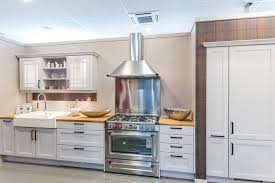 Prenez le temps de déambuler et de comparer les modèles de cuisines qui sont présentés dans . Le Showroom Du Magasin Cuisine Plus Herblay Cuisine Plus