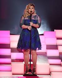 9 Reasons Why Kelly Clarkson Is The Best Mentor On American Idol Kelly Clarkson Kelly Girl Celebrities
