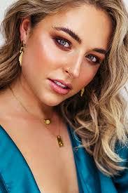 Isabella Matthews's Instagram, Twitter & Facebook